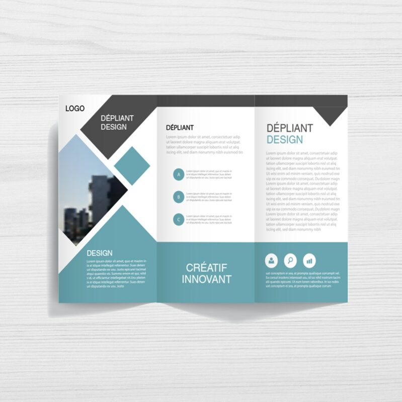 Support de communication par excellence, le dépliant publicitaire se destine bien souvent à une distribution en masse lors de salons professionnels ou dans le cadre d’opération de street marketing. Économique, pratique et efficace, le dépliant se prête à toutes les utilisations et peut être personnalisé en fonction des besoins. Découvrons ensemble comment concevoir le dépliant idéal et surtout, comment le distribuer efficacement. depliant table v2 1 16